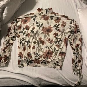 Buckle Floral top